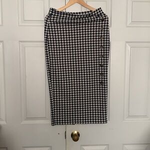 NWOT SHEIN Black and White Houndstooth Midi Skirt